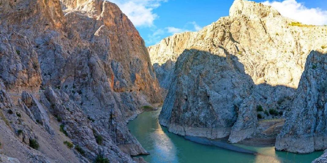 Erzincan’da saklı dev! Dünyanın ikinci en büyüğü ve Türkiye’de: Oluşumuyla adeta göz kamaştırıyor 6